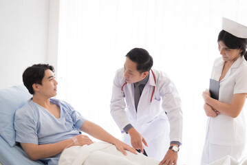 Obraz premium Doctor in professional working uniform taking care his patient and diagnosis symptoms on the bed.