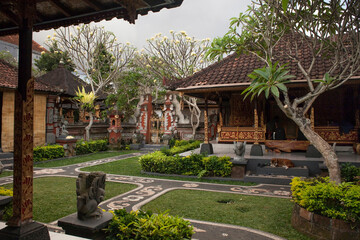 Obraz premium Traditional Balinese temple gardens in Ubud, Bali