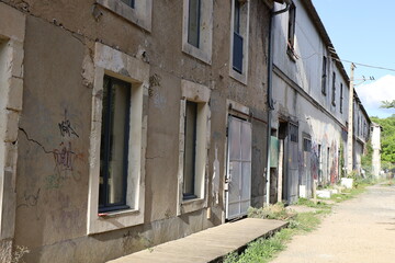 Les usines, ancienne usine, ancienne usine de fabrication transformée en incubateur de starts ups, village de Ligugé, département de la Vienne, France