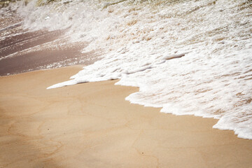 Sand beach and waves - obrazy, fototapety, plakaty