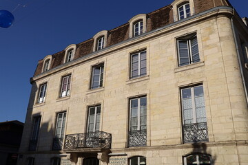 Batiment typique, vue de l'extérieur, ville de Périgueux, département de la Dordogne, France