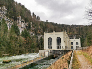 Centrale hydroélectrique du Refrain, rivière Le Doubs, Bourgogne-Franche-Comté, France