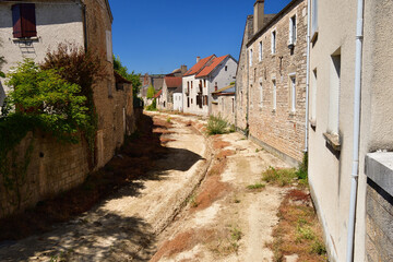Fototapeta na wymiar Burgundy, France. A river in Nuits-Saint-Georges that has dried up. August 9, 2022.