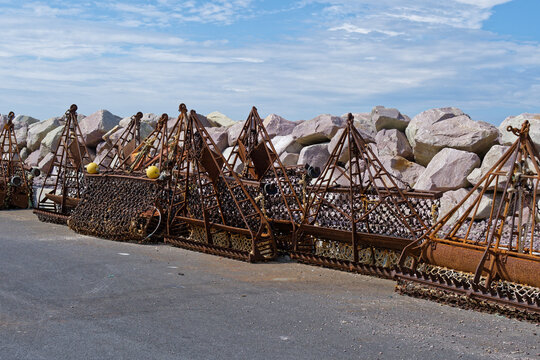 Erquy (22) : dragues de p&ecirc;che &agrave; la coquille saint jacque