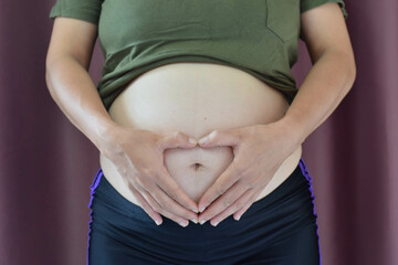 Photo of pregnant woman with the growth size of the abdomen at 5 months of pregnancy