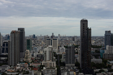 Fototapeta na wymiar Bangkok's skyline at blue hour