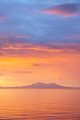 北方領土　国後島　羅臼からの朝焼け