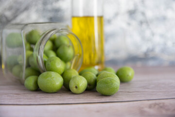 Grupo de aceitunas olivas ecologicas. Close up. Space text.