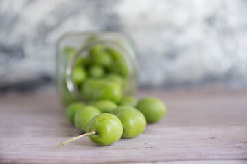 Grupo de aceitunas olivas ecologicas. Close up. Space text.