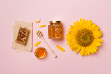 Fototapeta na wymiar Flat lay with sunflower honey on color background, top view
