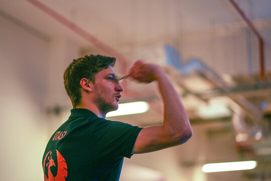 Aiming with the arrow at a darts competition