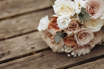 Fototapeta na wymiar Wedding bouquet on wooden texture