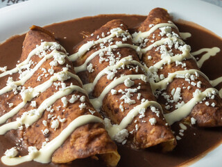 mexican food enchiladas de frijol 