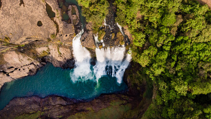 Obraz premium Cachoeira da Fumaça em Nova Ponte, Minas Gerais, queda de 45mts contem rapel