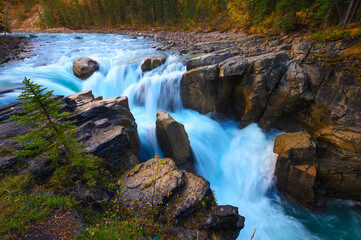 Fototapeta na wymiar Sunwapta Falls in autumn, Jasper National Park, Canada