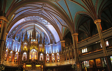 Fototapeta na wymiar The beautiful altar - Notre Dame Basilica - Montreal, Canada