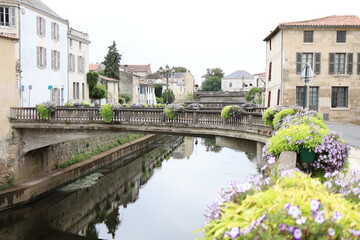 Obraz premium La rivière Vendée, ville de Fontenay Le Comte, département de la Vendée, France