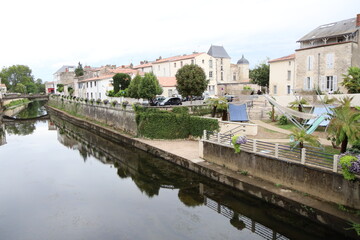 Fototapeta premium La rivière Vendée, ville de Fontenay Le Comte, département de la Vendée, France