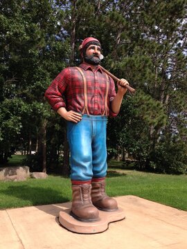 paul bunyan statue