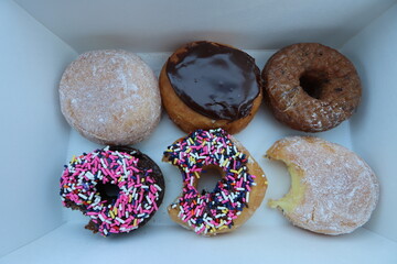donuts with icing sugar