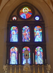 Buntglasfenster in der Basilica Cateriniana di San Domenico
