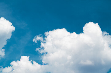 Obraz premium blue sky with clouds background, summer time, beautiful sky