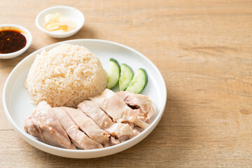 Obraz na płótnie Canvas Hainanese chicken rice or rice steamed with chicken soup