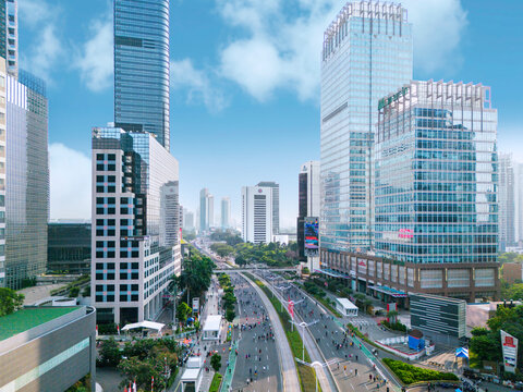 Crowd people enjoy car free day event in Jakarta