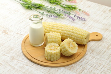 ホワイトコーンと牛乳　