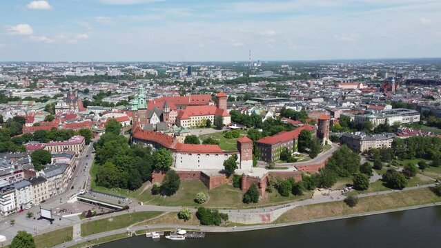 Flyover of the Wawel Royal Castle on the Vistula (Wisła) River - Krakow, Poland, a Polish cultural capital, medieval and renaissance architecture, city center - 4K 30FPS Smooth Tracking Forward