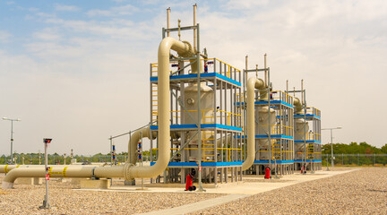 Dust filters in the form of vertical containers on a gas pipeline