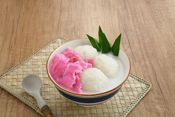 Es Gempol, Indonesian dessert made from gempol/pleret (rice flour), coconut milk, and sugar.
