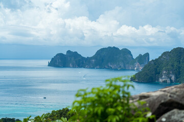 Fototapeta premium Koh Phi Phi Blick in Richtung Pileh Bay (Phi Leh Lagoon)