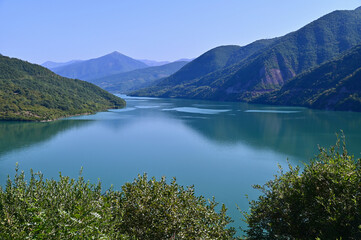 Fototapeta na wymiar Peaceful Scenery of Zhinvali Reservoir Near Tbilisi, Georgia