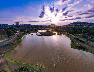 Lago do Parque Ipanema céu azul