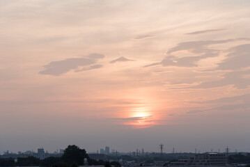 朝日　朝焼け　朝　夜明け　都会の朝　住宅街の朝