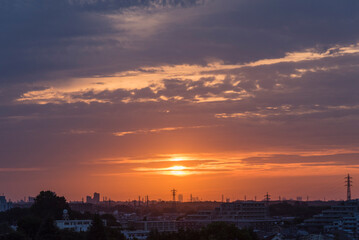 朝日　朝焼け　朝　夜明け　都会の朝　住宅街の朝
