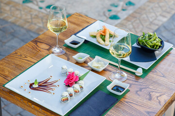 sushi, food, fish, seafood, meal, sashimi, dinner, horizontal, photography, lunch, freshness, rice, chopstick, salmon, raw food, japanese, color image, plate, tuna, japanese food, maki, seaweed, close