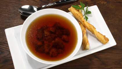 Ochsenschwanzsuppe - Oxtail mit Chesterstangen