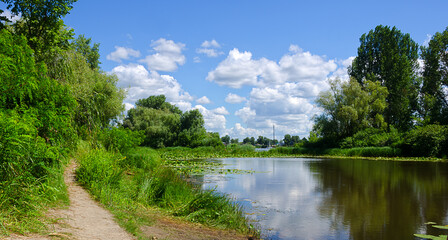 Fototapeta na wymiar Dnepr River. Ukraine. A picturesque trail in the Obolonsky district of the city of Kyiv.