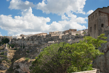 Fototapeta na wymiar paesaggio case e grotte di Matera