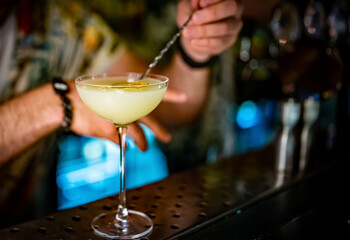 man hand bartender making cocktail in glass on the bar counter