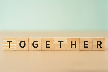 TOGETHERと書かれたブロック

