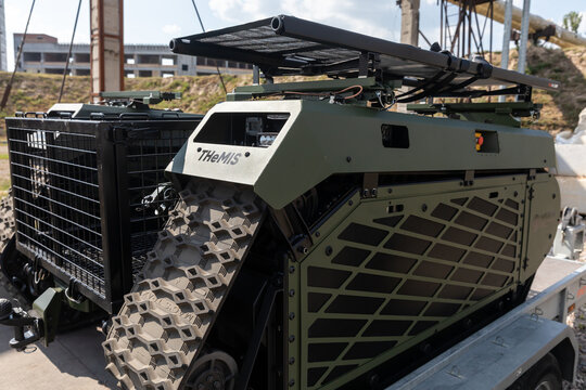 Combat robot designed to evacuate wounded soldiers from the battlefield
