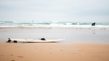 Fototapeta na wymiar surfer on the beach