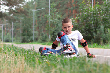 A boy on roller skates fell on the asphalt