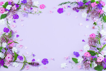 Obraz na płótnie Canvas pattern of summer flowers on color paper background
