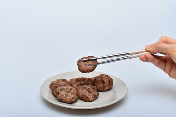 A dish of delicious-looking marinated mashed meat on a plate