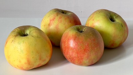 apples