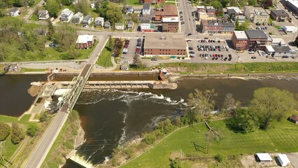 Obraz premium Lock on the Erie Canal in a small American town, Lyons, NY 
